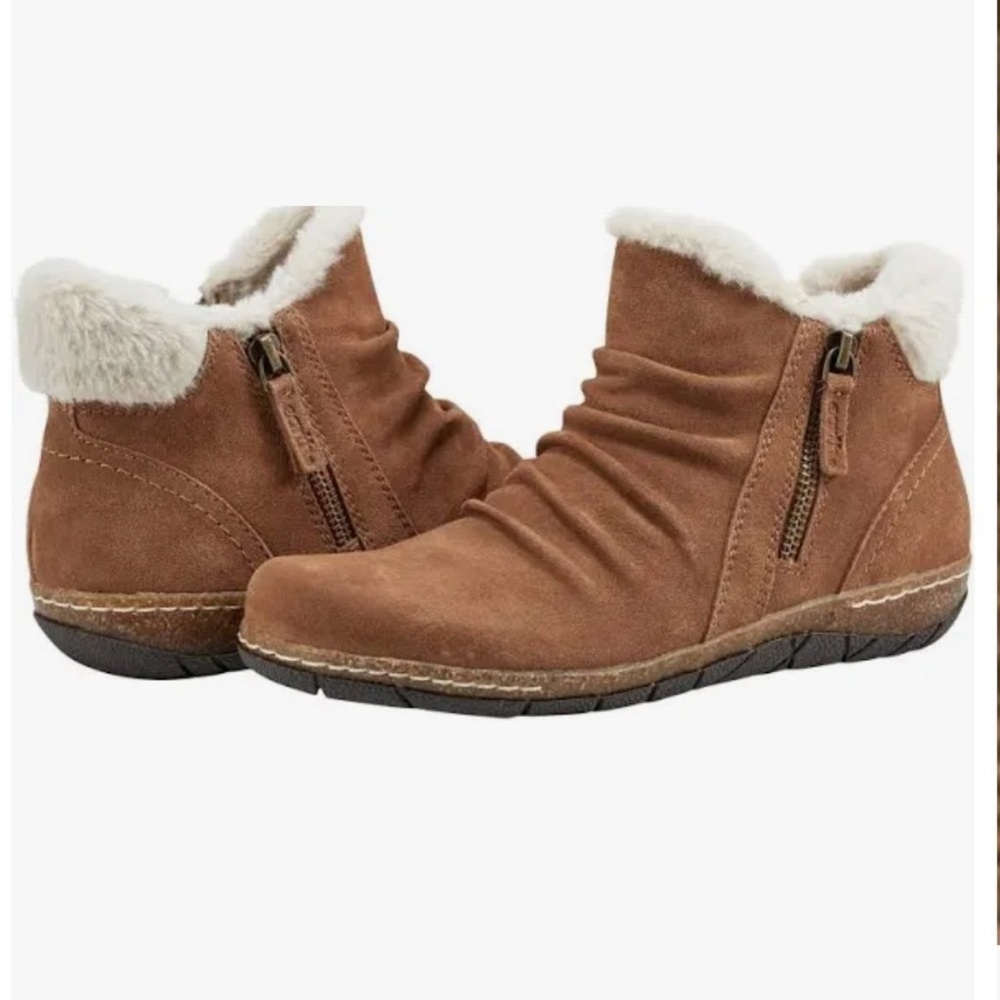 EARTH BOOTS